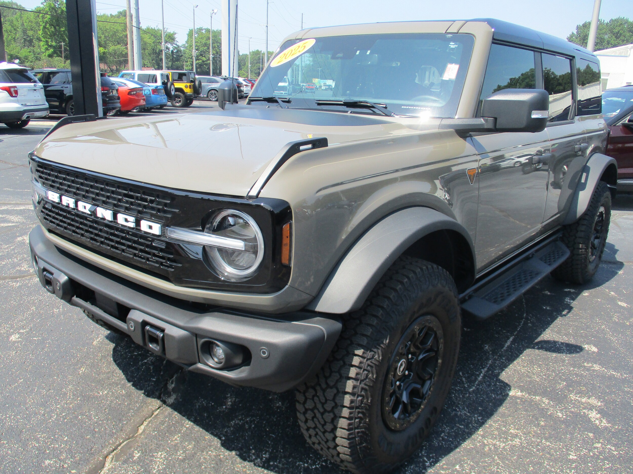 2025 Ford Bronco Badlands photo 4