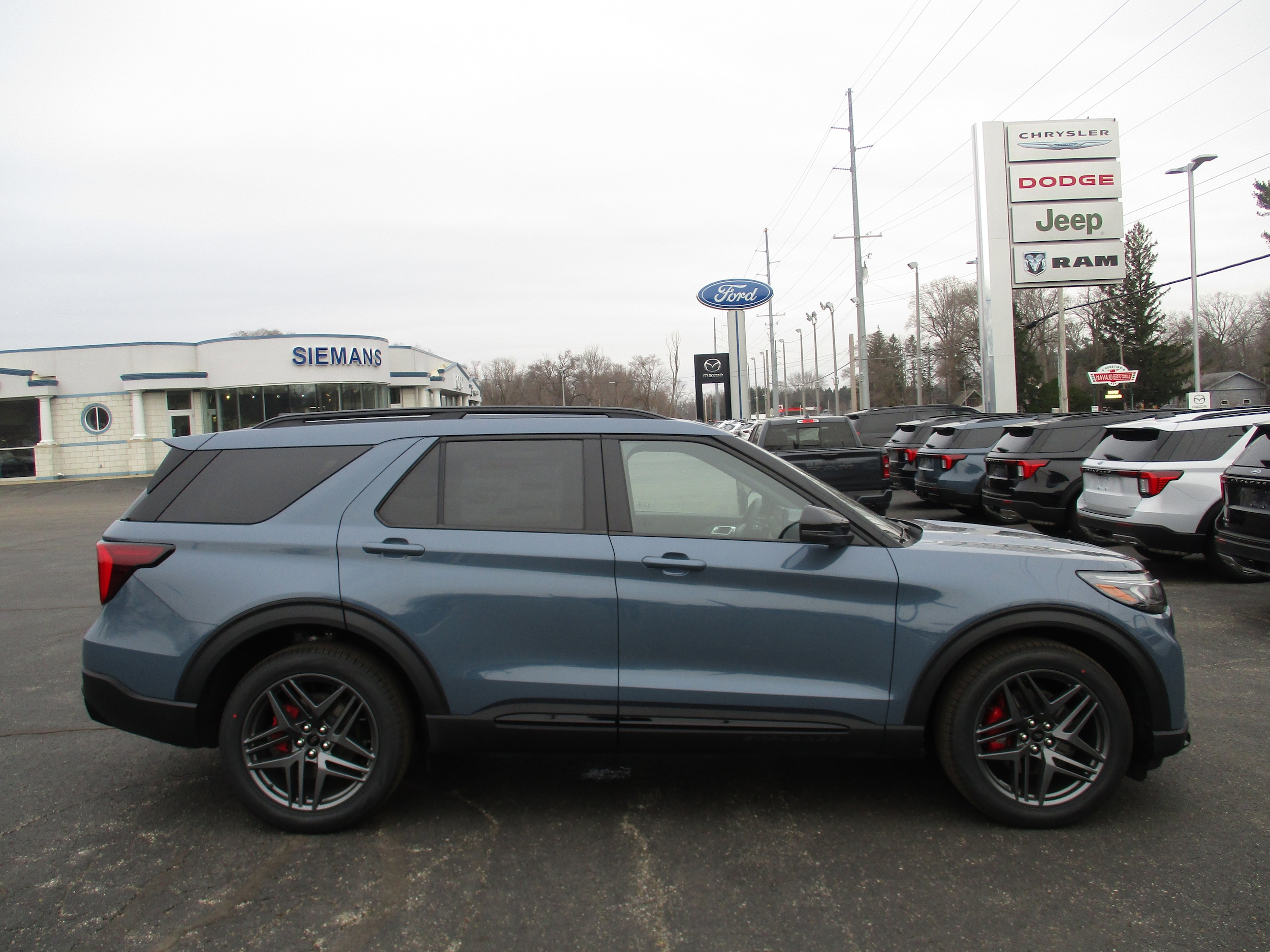 2026 Ford Explorer ST - Photo 5