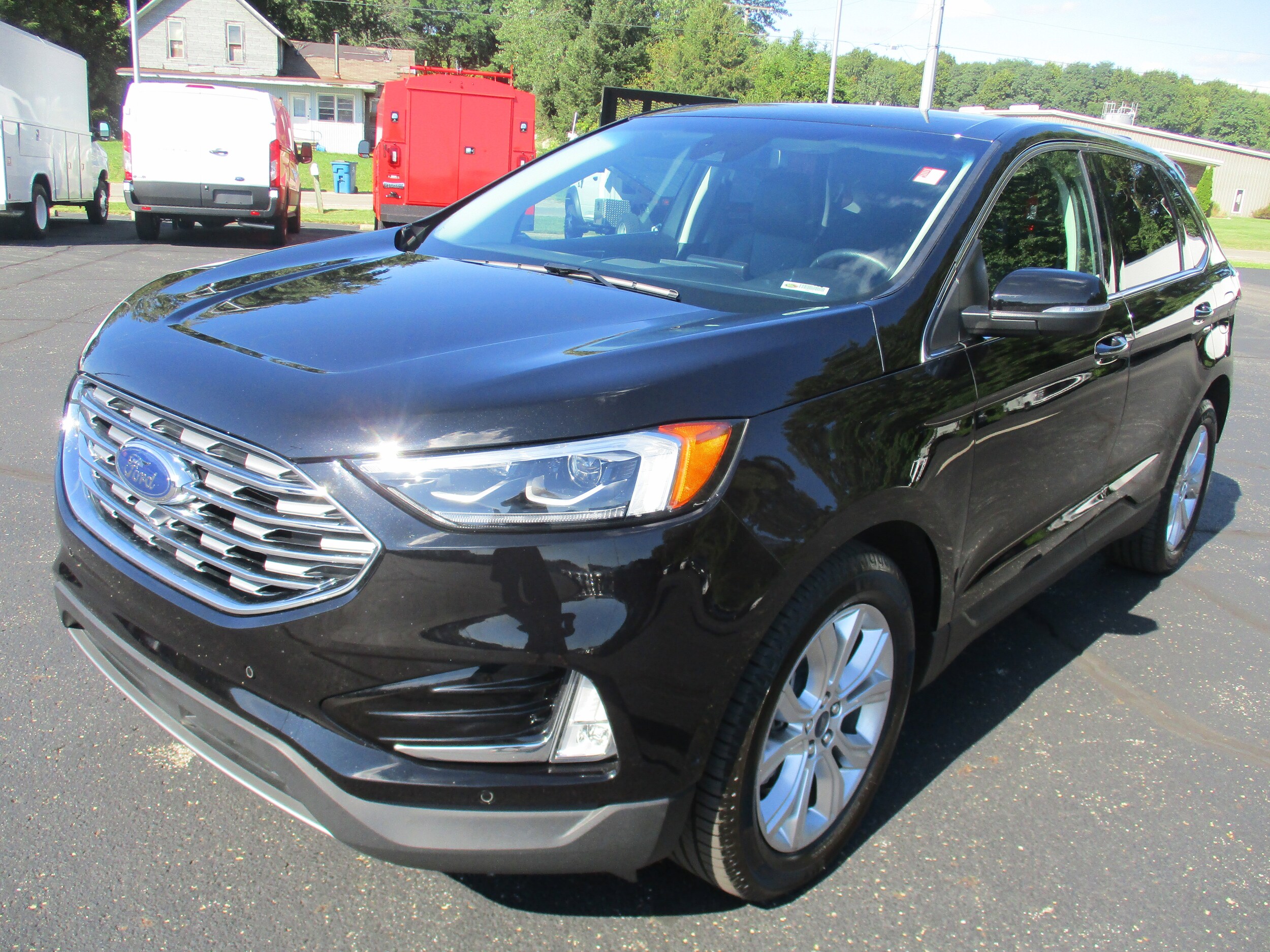 2021 Ford Edge Titanium photo 3