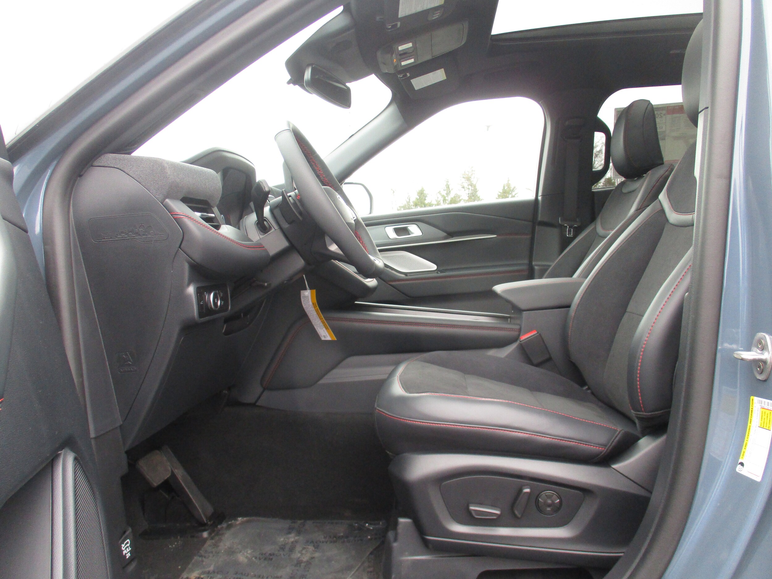 2026 Ford Explorer ST - Photo 27