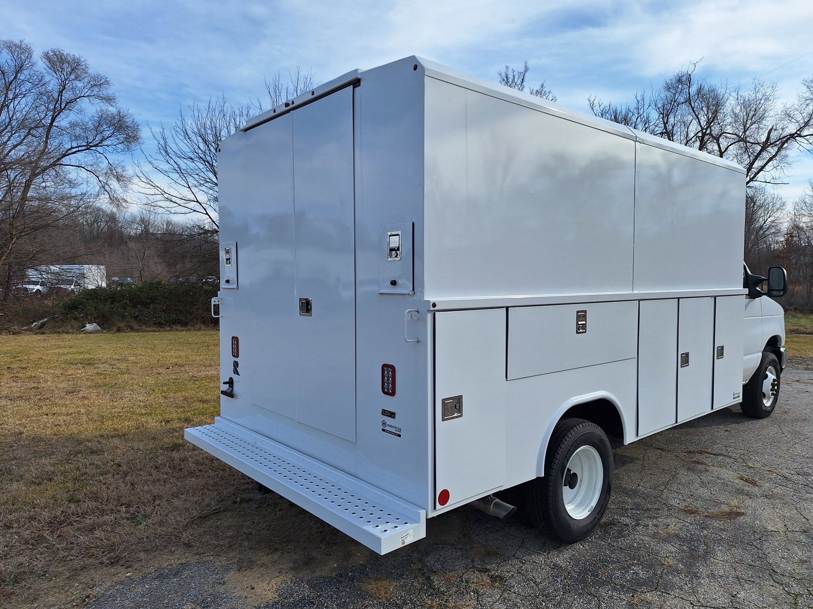 2024 Ford E-350 photo 3