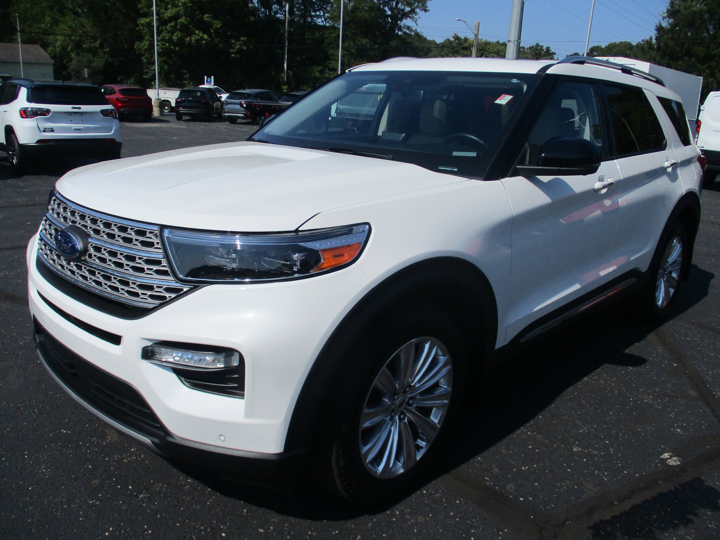 2023 Ford Explorer Limited photo 2