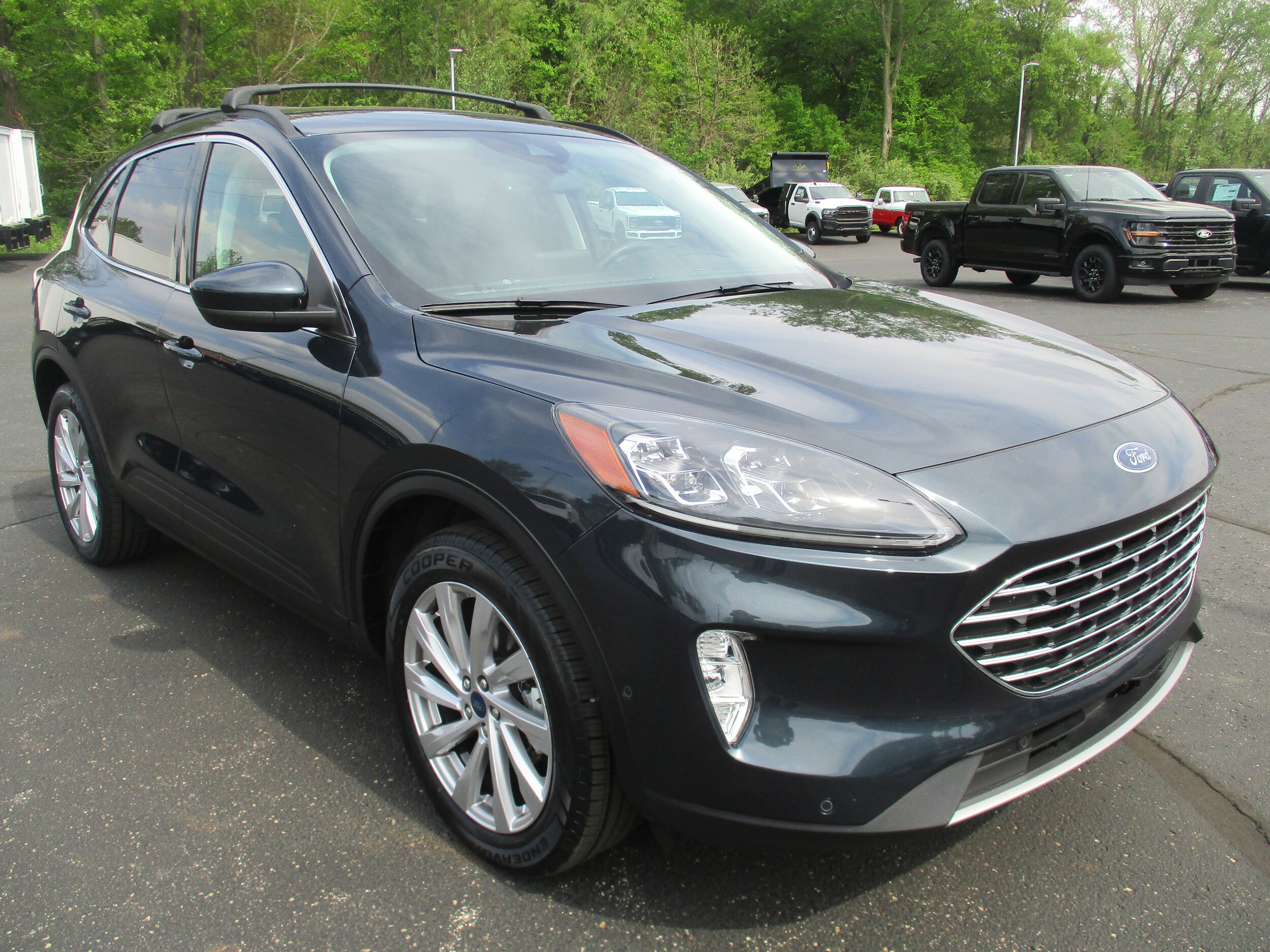 2022 Ford Escape Titanium photo 3