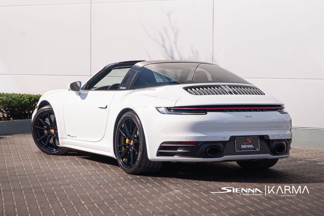 2021 Porsche 911 Targa GTS 4S photo 2