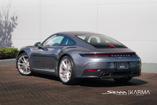 2025 Porsche 911 photo 2