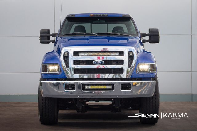 2004 Ford F-650 XL photo 2