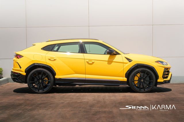 2021 Lamborghini Urus photo 3