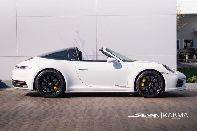 2021 Porsche 911 Targa GTS 4S photo 3