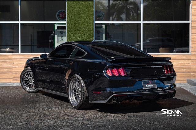 2016 Ford Mustang GT Premium photo 2