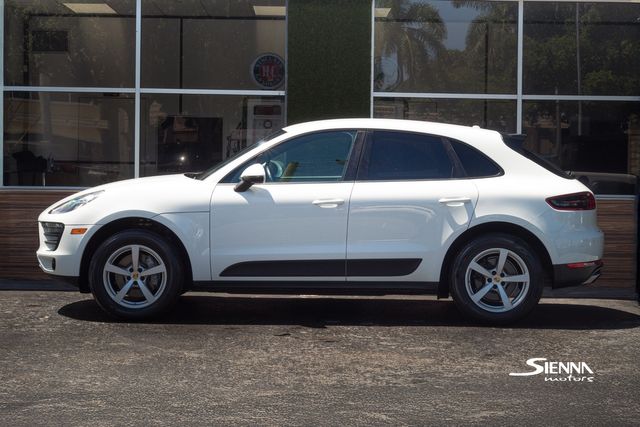 2018 Porsche Macan Base photo 3