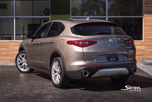 2019 Alfa Romeo Stelvio Sport photo 2