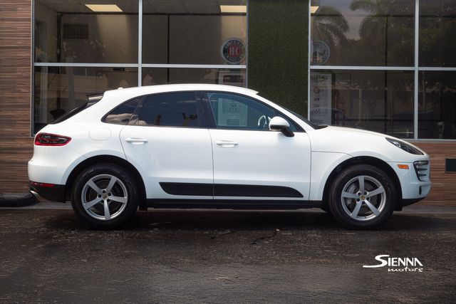 2018 Porsche Macan Base photo 2