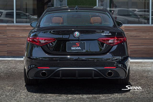 2018 Alfa Romeo Giulia Sport photo 3