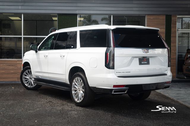 2023 Cadillac Escalade ESV Premium Luxury photo 2