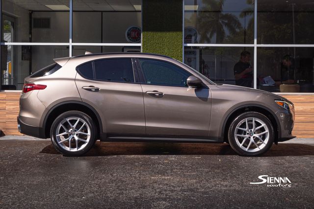 2019 Alfa Romeo Stelvio Sport photo 3