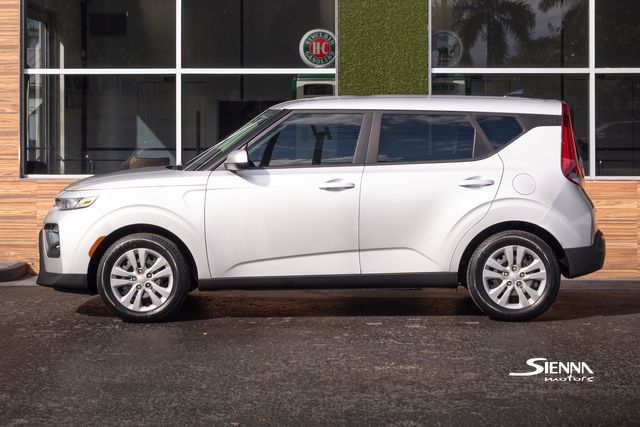 2020 Kia Soul LX S X-Line photo 3