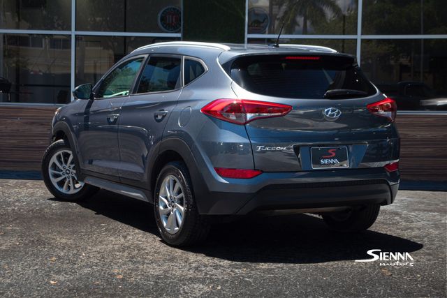 2017 Hyundai Tucson SE photo 2