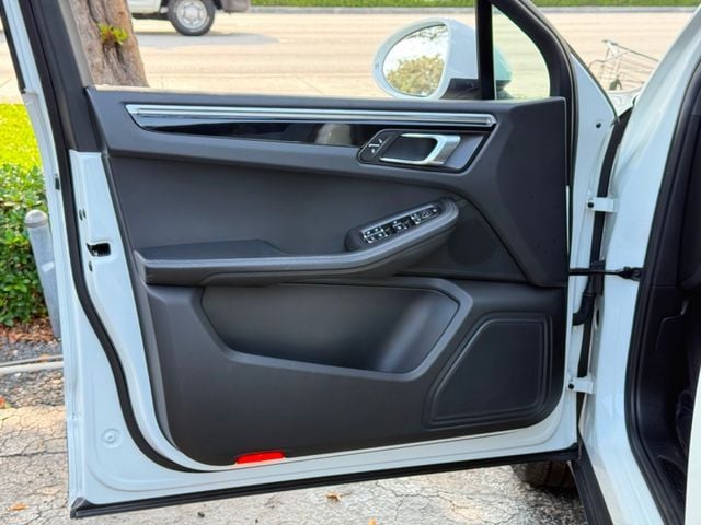 2018 Porsche Macan Base - Photo 18