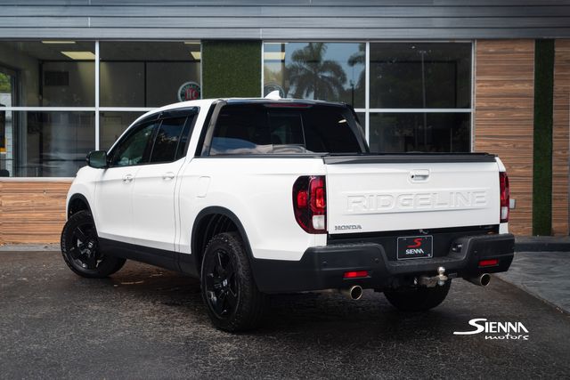2024 Honda Ridgeline Black Edition photo 2
