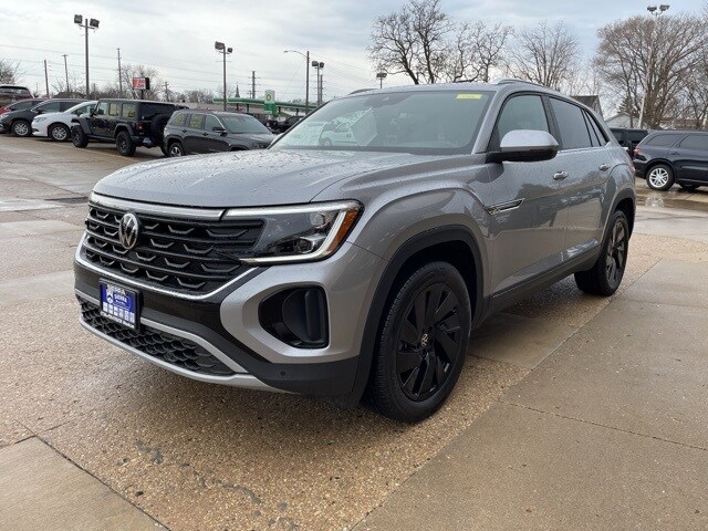 2025 Volkswagen Atlas Cross Sport SE Technology photo 2