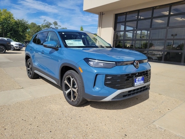 2025 Volkswagen Tiguan SE's photo