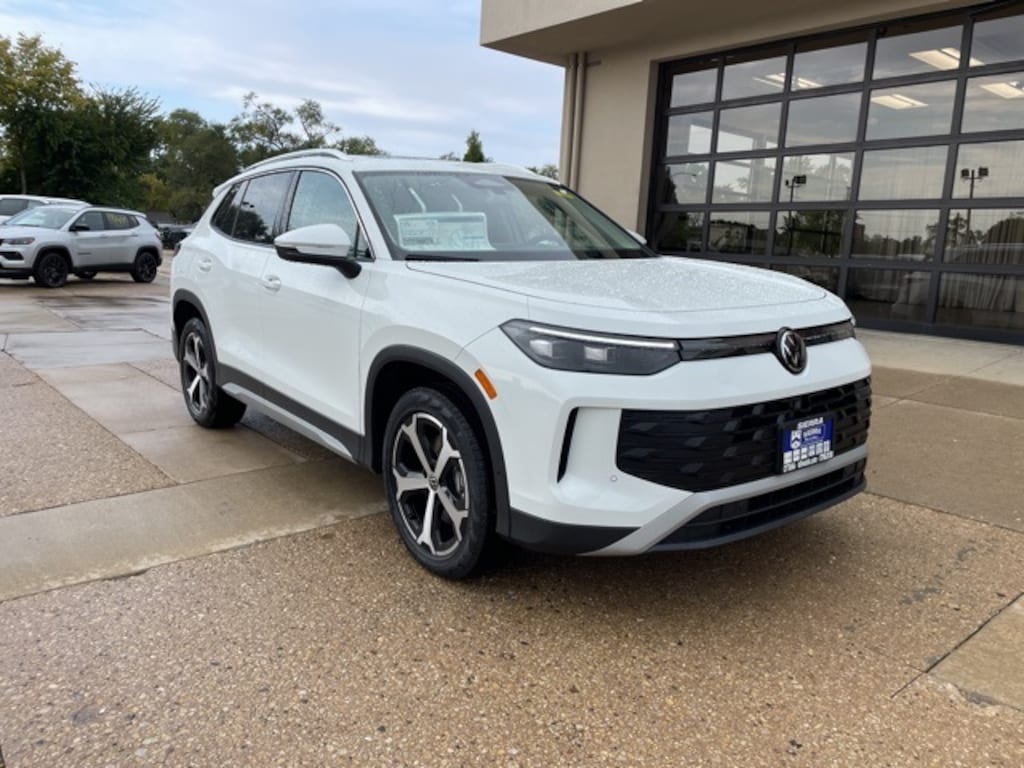 New 2025 Volkswagen Tiguan 2.0T SE SUV