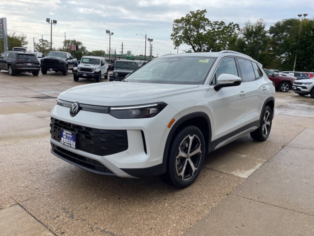 New 2025 Volkswagen Tiguan 2.0T SE SUV