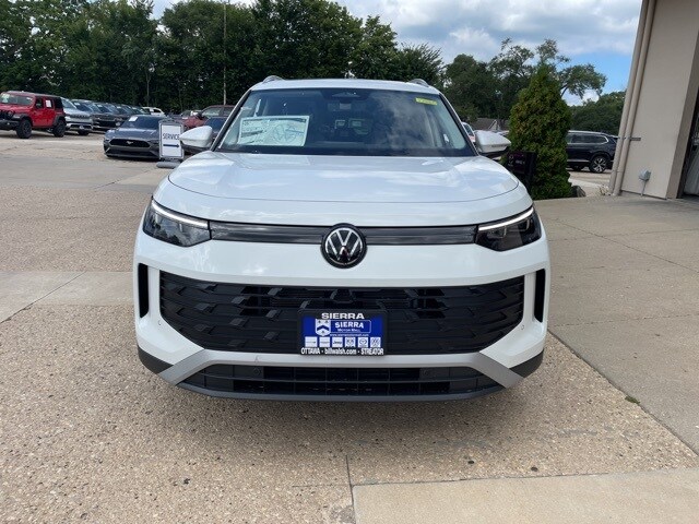 2025 Volkswagen Tiguan SE photo 2