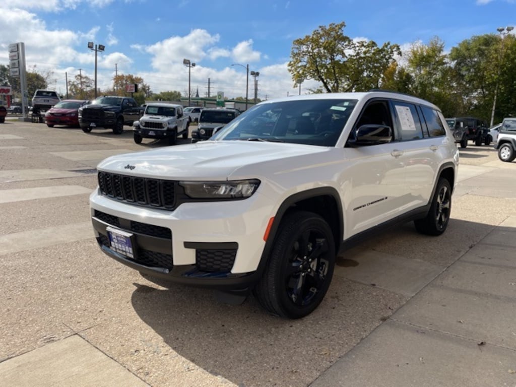 Used 2023 Jeep Grand Cherokee L Laredo SUV