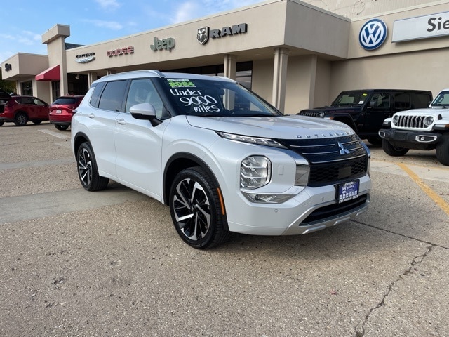 2024 Mitsubishi Outlander SEL's photo