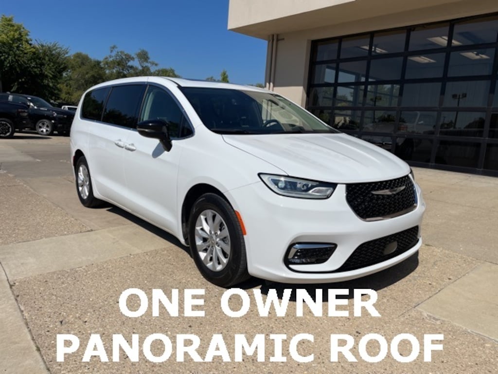 Used 2024 Chrysler Pacifica Limited Van Passenger Van