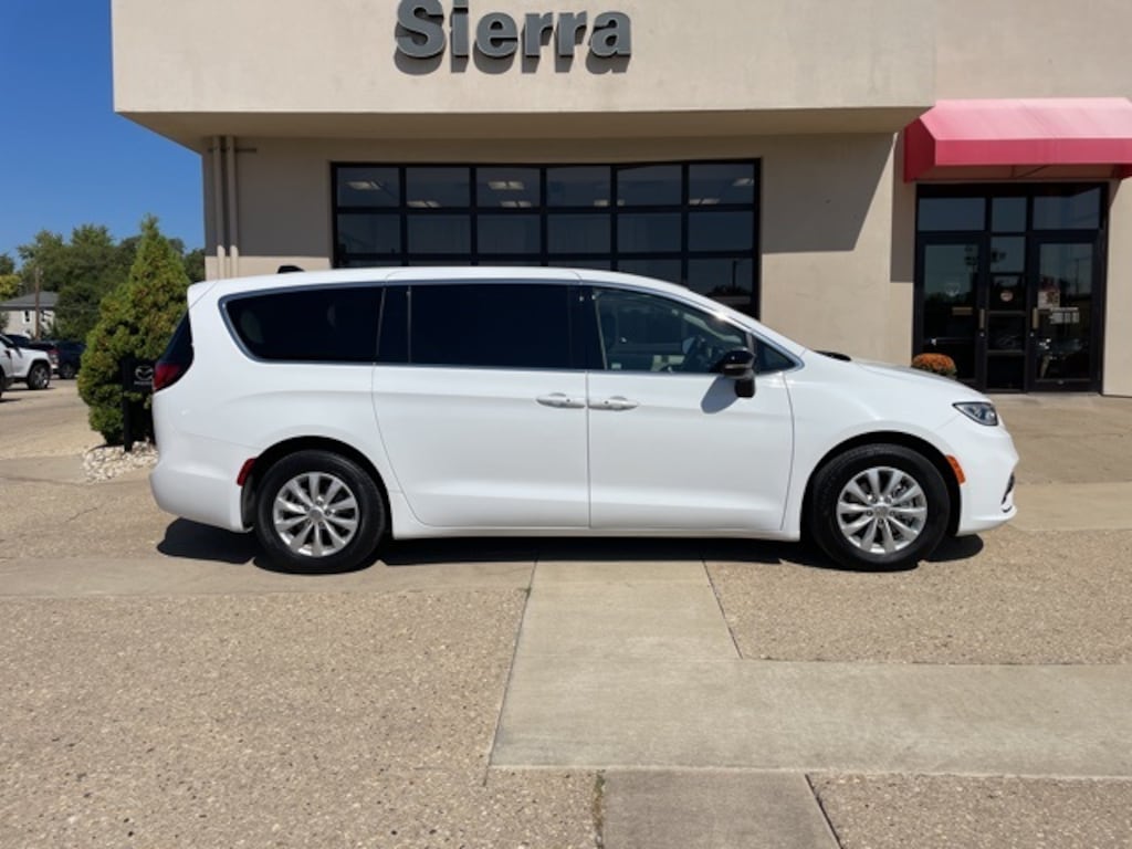 Used 2024 Chrysler Pacifica Limited Van Passenger Van