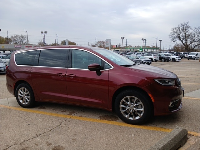 2023 Chrysler Pacifica Touring L's photo