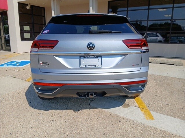 2022 Volkswagen Atlas Cross Sport V6 SE Technology photo 2
