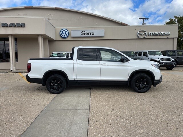 2022 Honda Ridgeline Black Edition photo 3