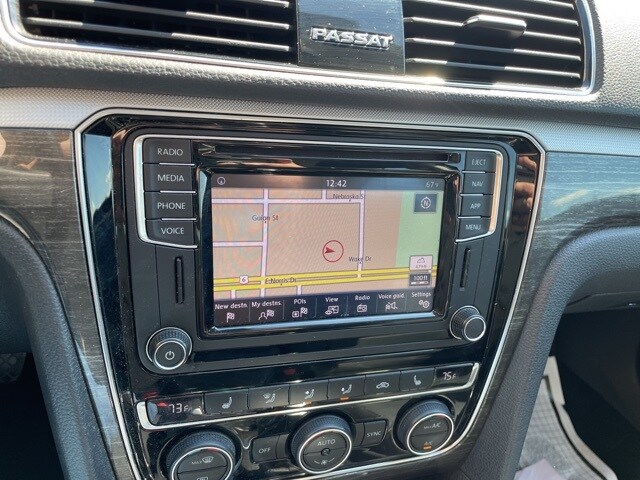 2018 Volkswagen Passat 2.0T SE photo 2