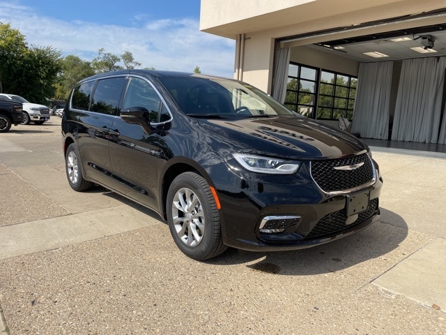 2026 Chrysler Pacifica Select's photo