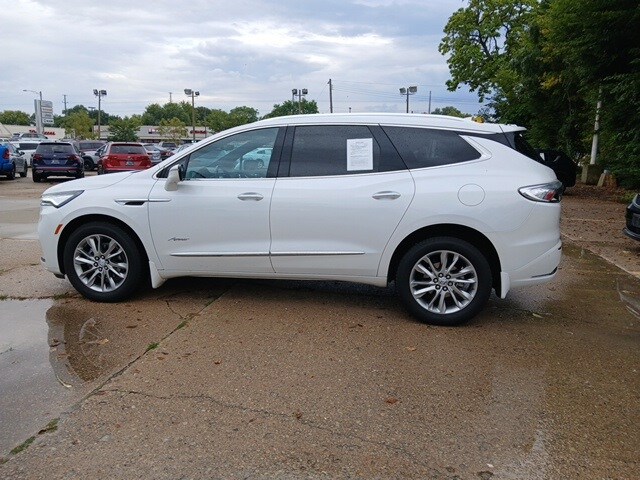2023 Buick Enclave Avenir photo 2