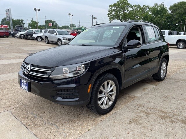 Used 2018 Volkswagen Tiguan Limited Base with VIN WVGBV7AX4JK005055 for sale in Ottawa, IL