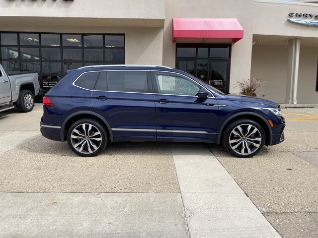 2022 Volkswagen Tiguan SEL Premium R-Line photo 2