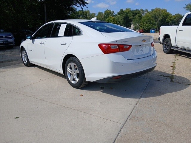 2024 Chevrolet Malibu 1LT photo 3