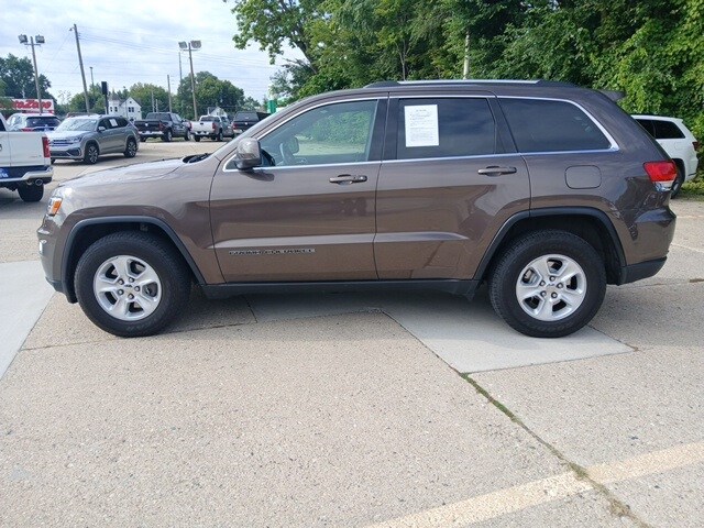 2017 Jeep Grand Cherokee Laredo photo 2