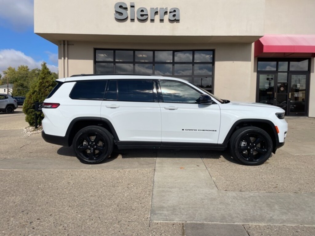 Used 2023 Jeep Grand Cherokee L Laredo SUV