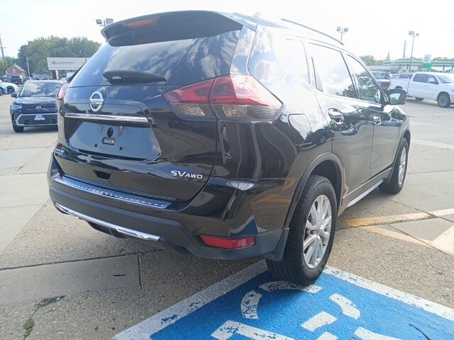 2018 Nissan Rogue SV photo 3