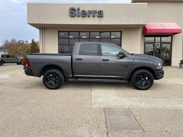 2021 Ram 1500 Classic SLT photo 3