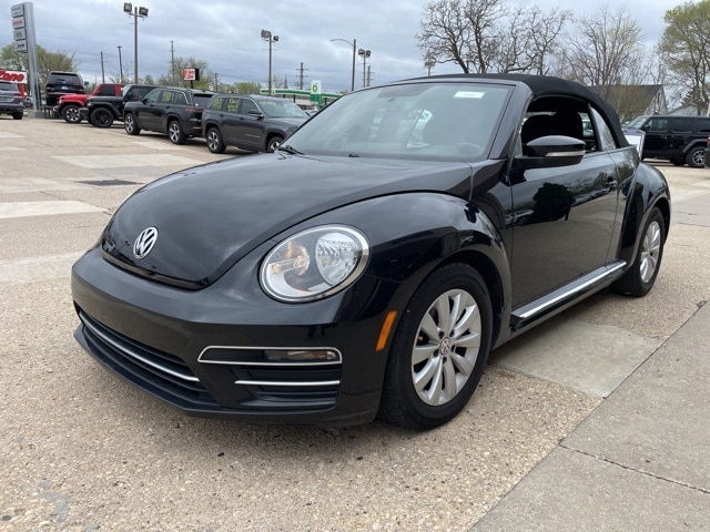 Used 2018 Volkswagen Beetle S with VIN 3VW5DAAT6JM515606 for sale in Ottawa, IL