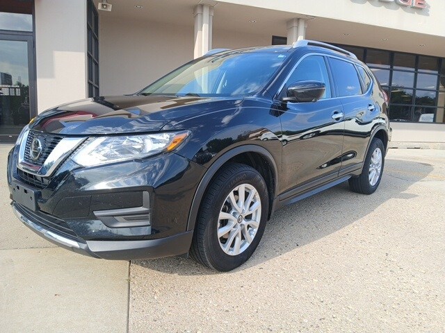 2018 Nissan Rogue SV photo 2