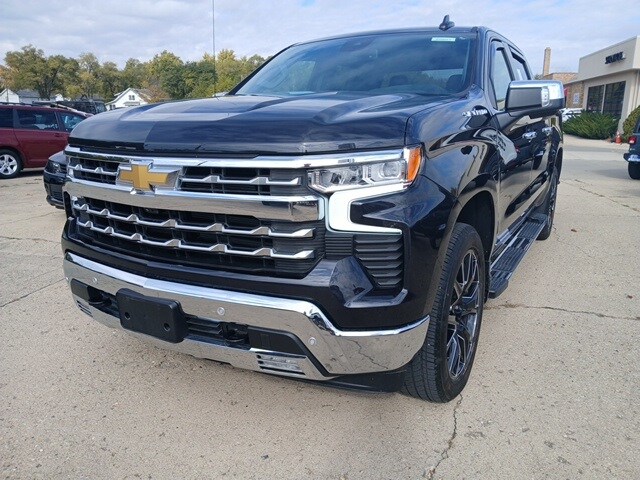 2024 Chevrolet Silverado 1500 LTZ photo 2