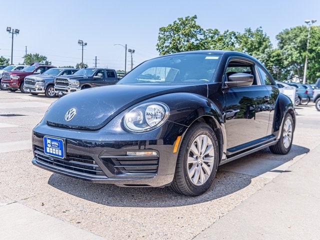 Used 2018 Volkswagen Beetle S with VIN 3VWFD7AT3JM702146 for sale in Ottawa, IL