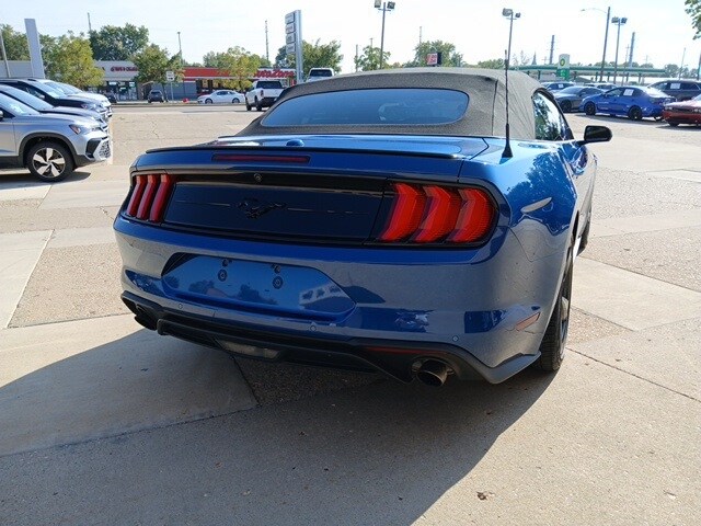 2022 Ford Mustang EcoBoost photo 3